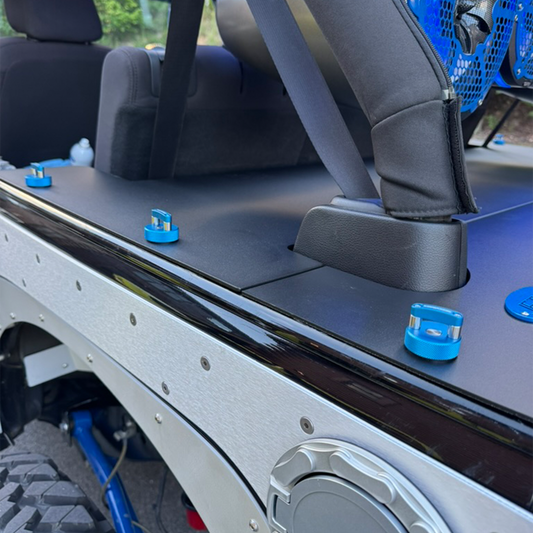 rockworkx hardtop thumbscrews in blue on Wrangler JKU Hard Top Aluminum cargo cover on open trunk space