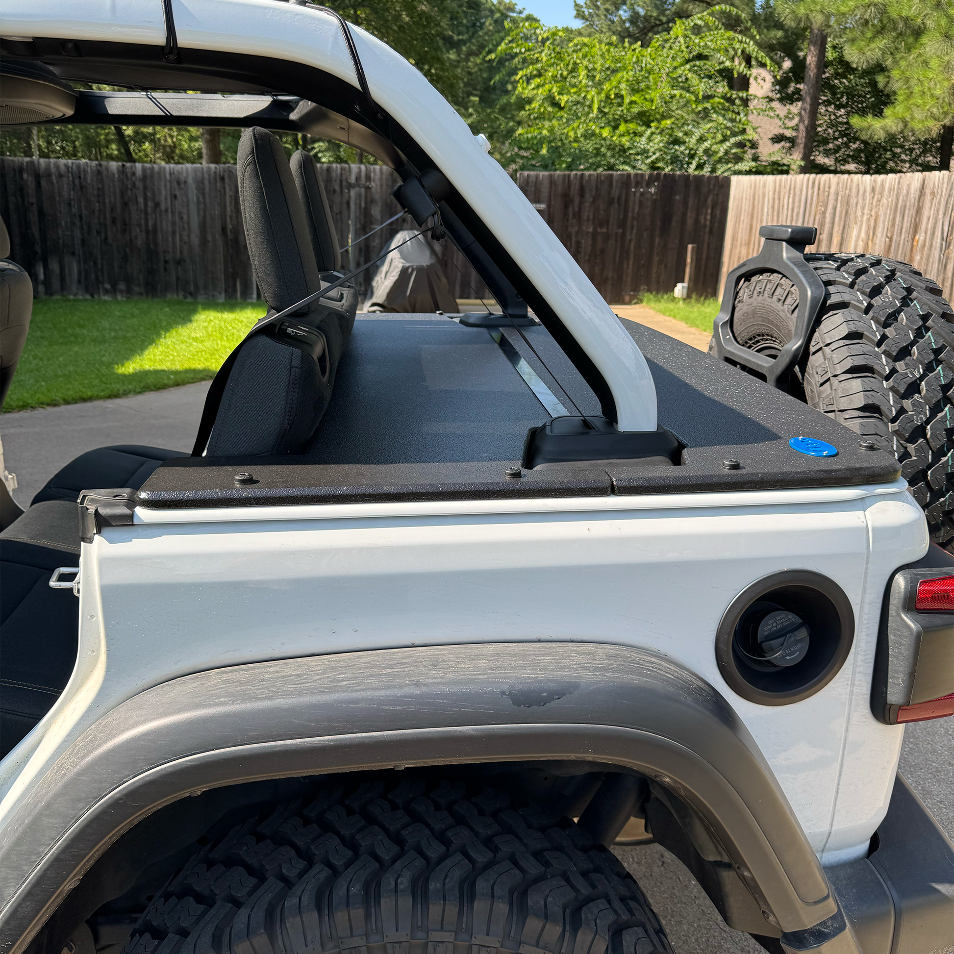 JFtops Cargo Cover on trunk of 2024-2025 Wrangler JLU