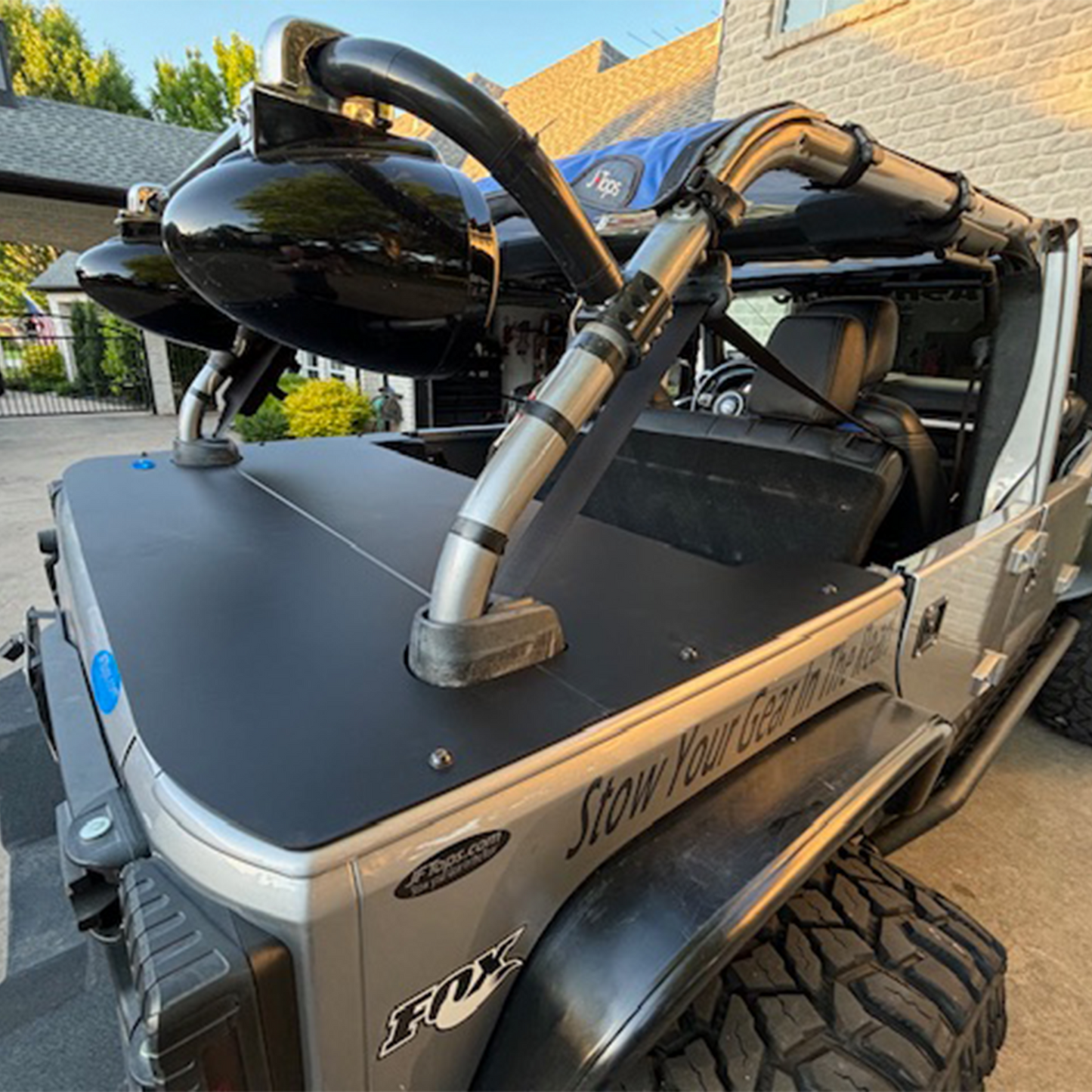 JFTops low profile hardtop cargo cover rear view on JKU Wrangler