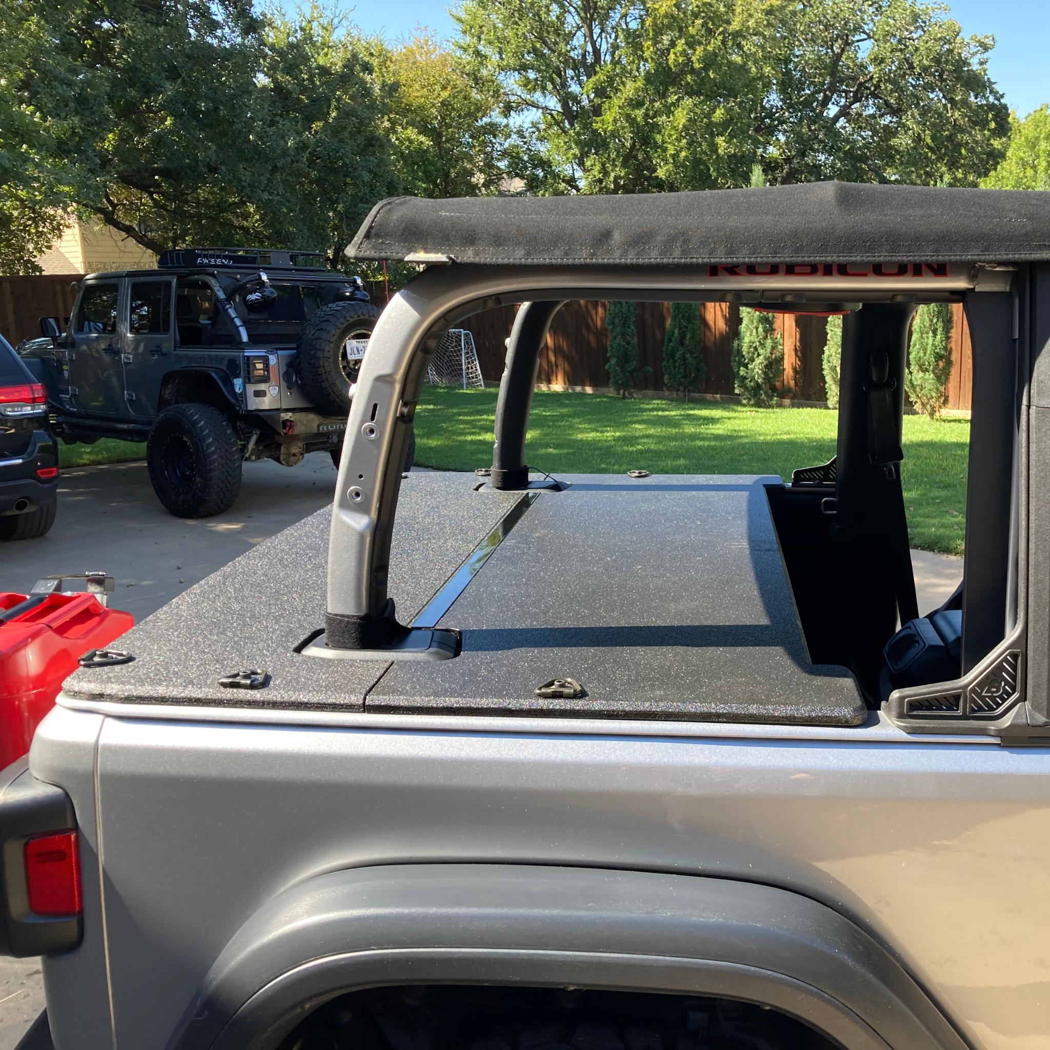 Wrangler JL 2-door hardtop Rhino lined cargo cover 