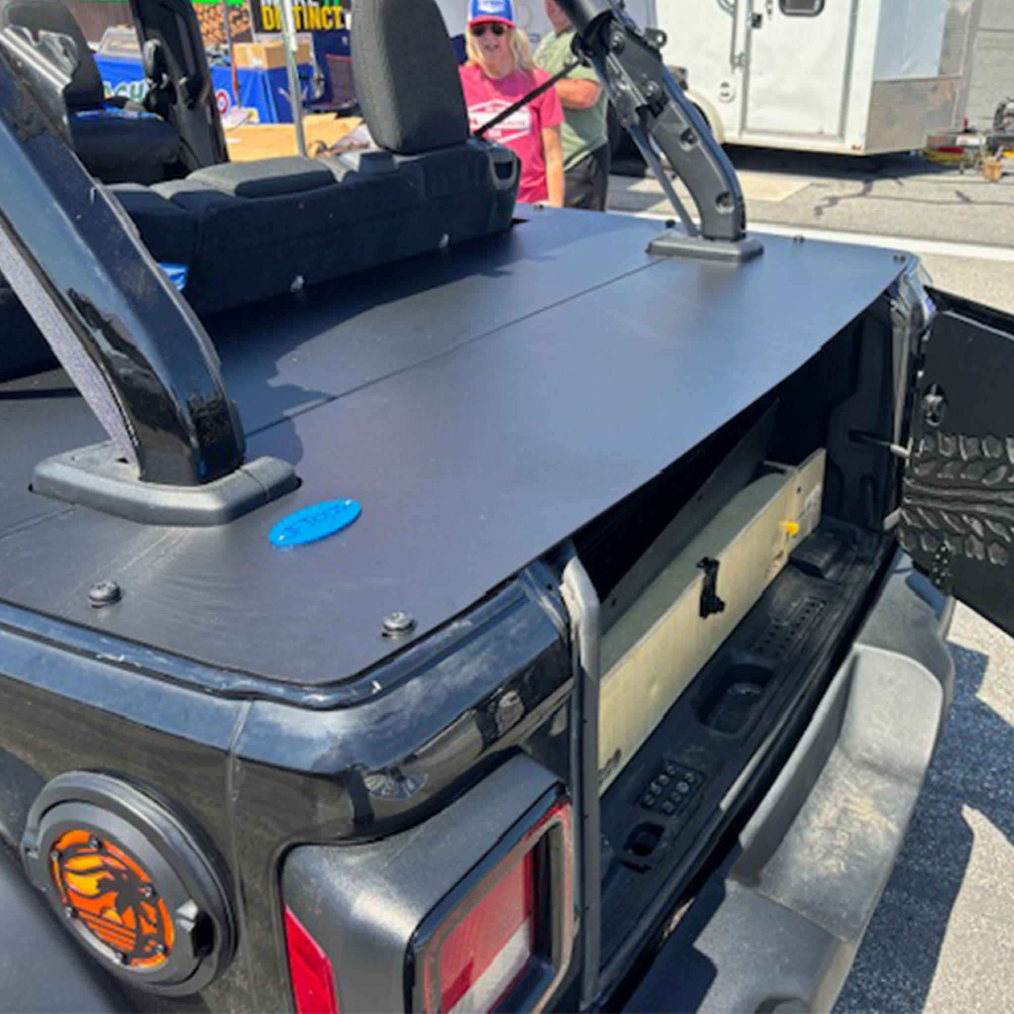 JLU Aluminum 4-Door Hardtop Tonneau Cover back view open hatch