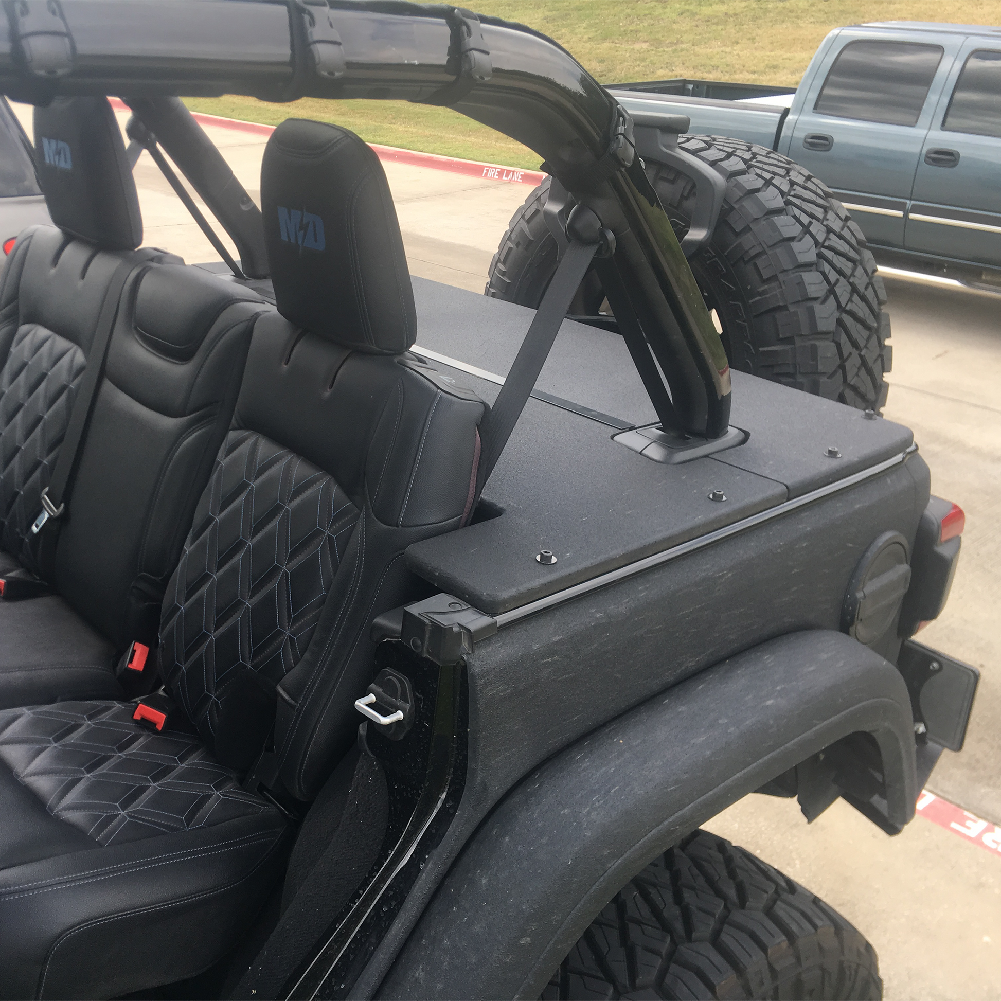 JLU Wrangler with JFTops cargo cover on black Jeep