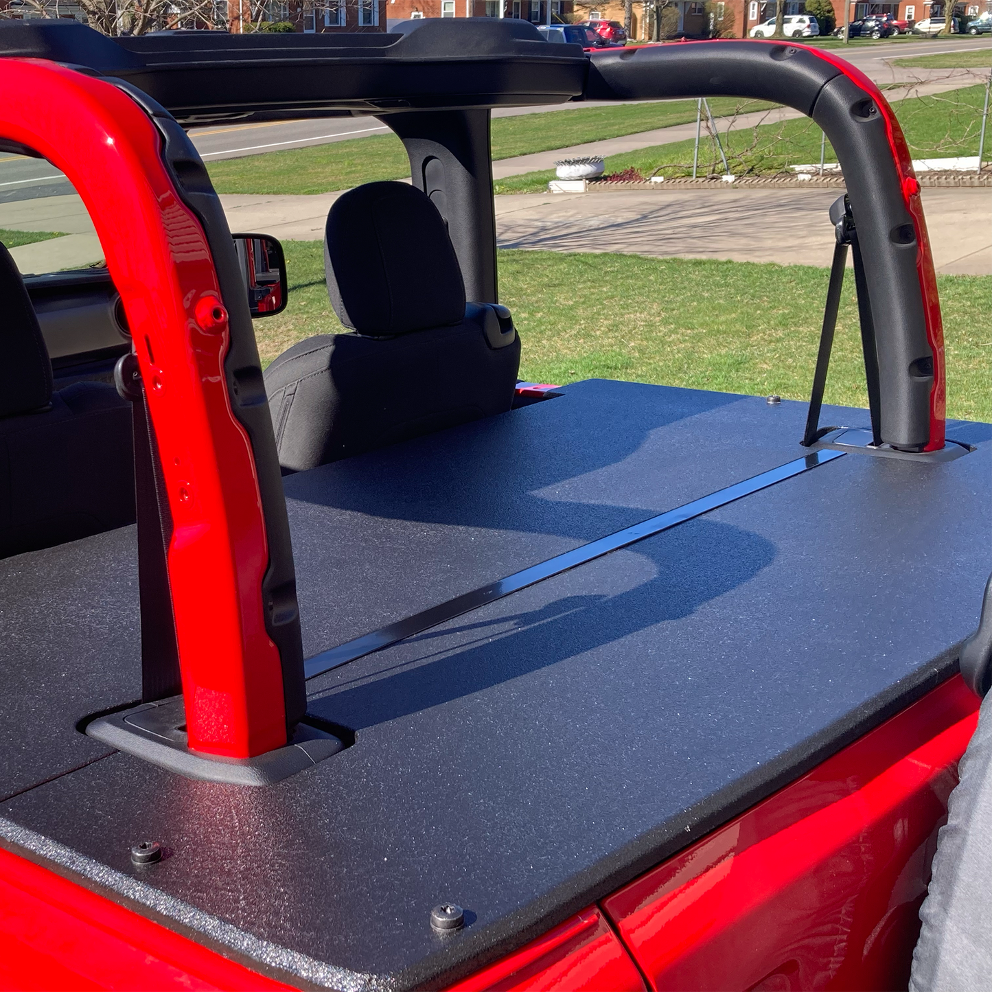 Wrangler JL 2-door Jeep with tonneau cargo cover 