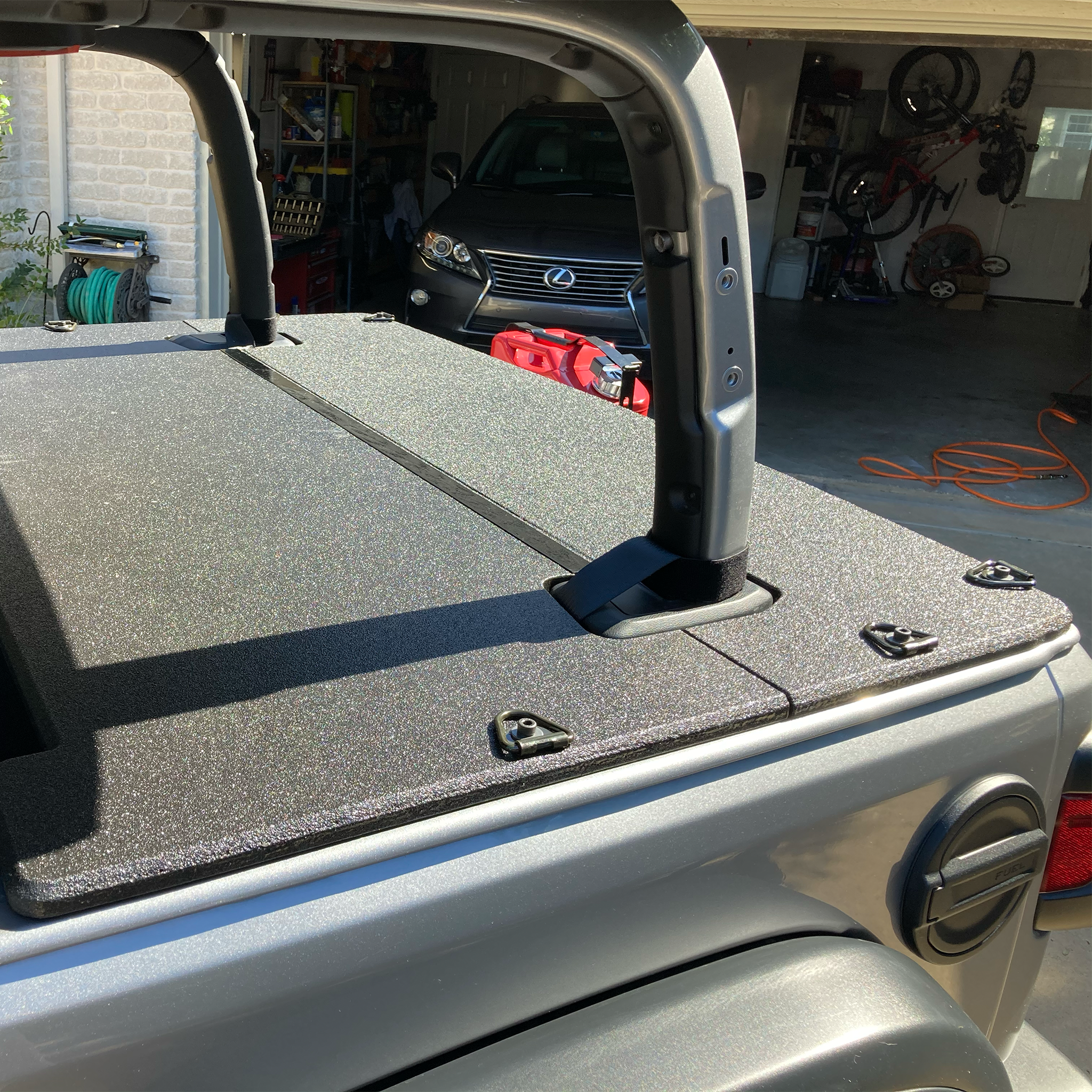 JL Wrangler hardtop cargo cover on Billet Silver Jeep with V-rings