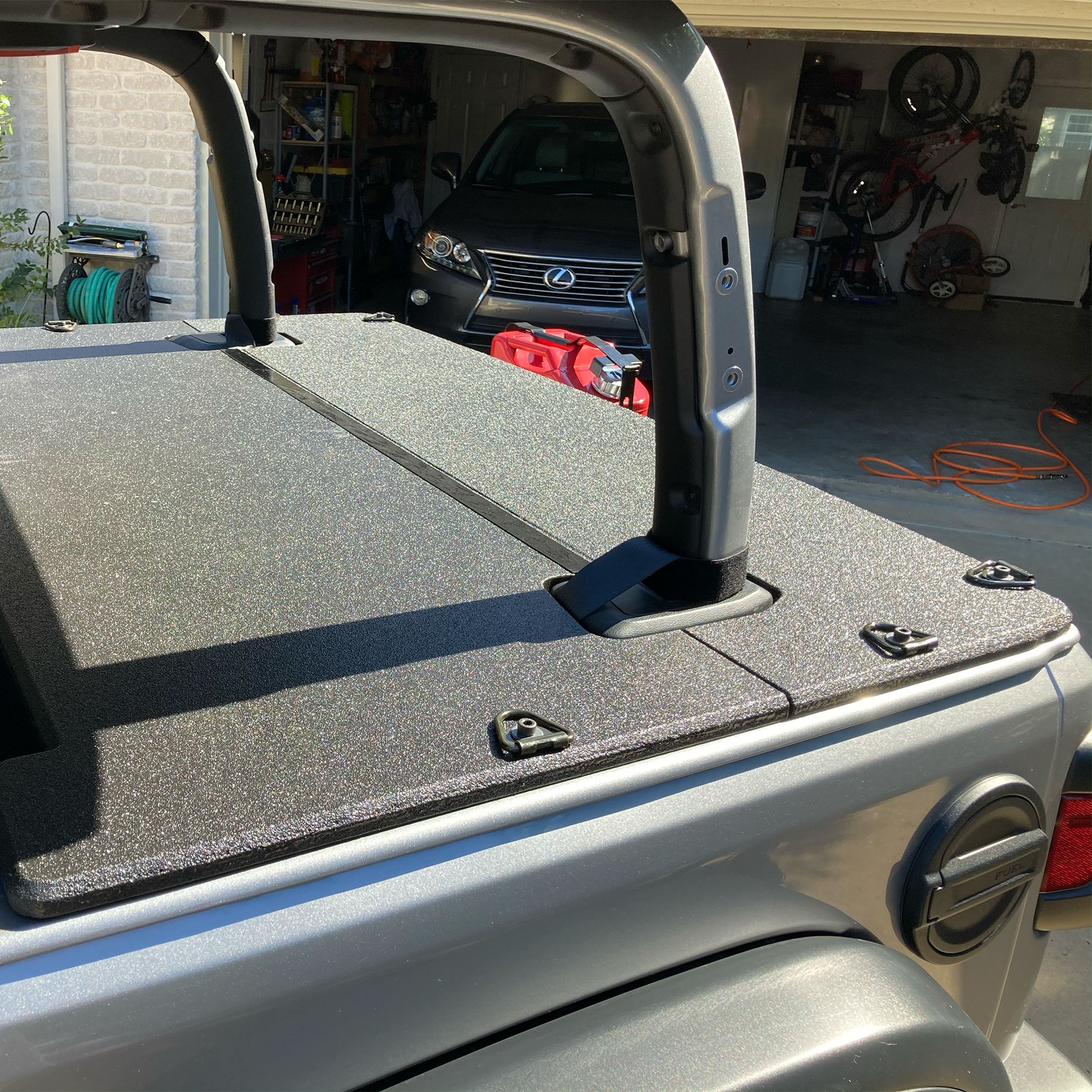 JL Wrangler hardtop cargo cover on Billet Silver Jeep with V-rings
